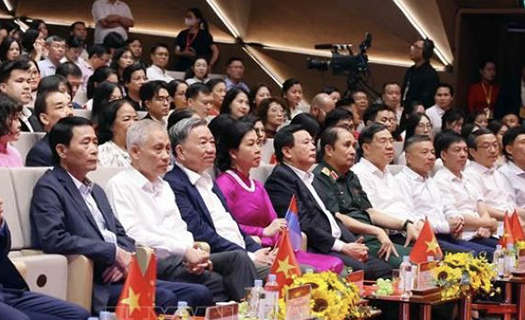 Tổng Bí thư Tô Lâm dự Chương trình nghệ thuật đặc biệt "Đảng trong mùa Xuân đại thắng"